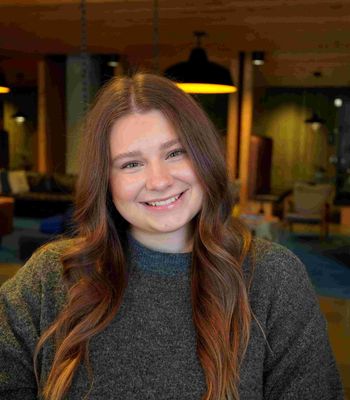 Portrait of Italia Barrows, Leasing Agent .